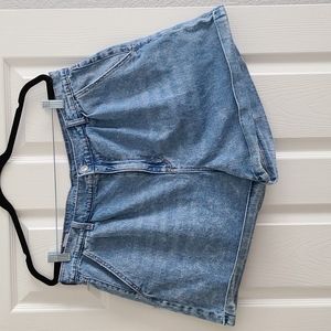 American Eagle Women's Mom Jean Short